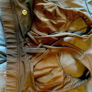 Black lululemon sports bra